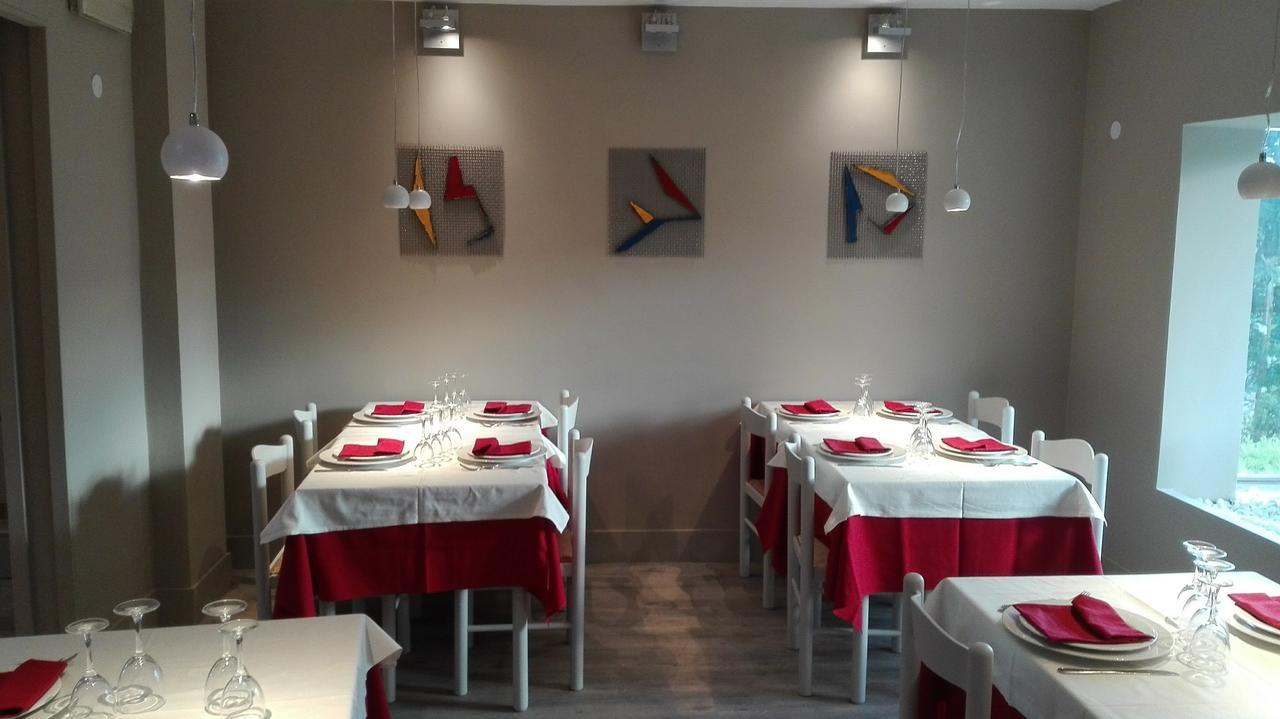 Hotel & Ristorante L'Angoletto In Selci Selci  Exterior foto