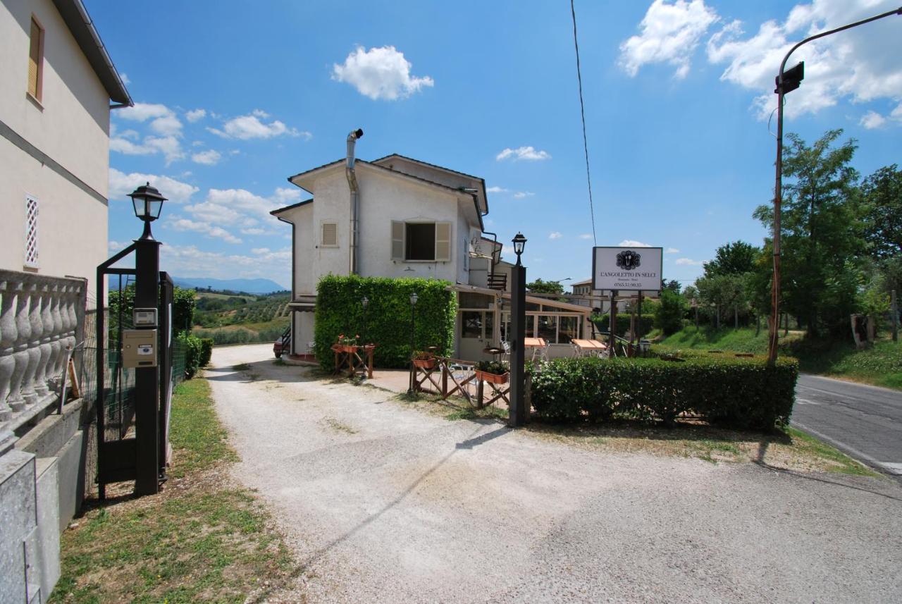 Hotel & Ristorante L'Angoletto In Selci Selci  Exterior foto